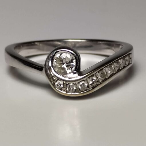 18k Diamond Swirl Ring