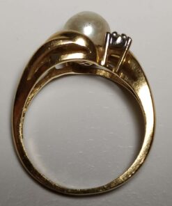 6mm Pearl & Diamond Gold Ring top view