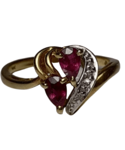Ruby & Diamond Heart Gold Ring outline