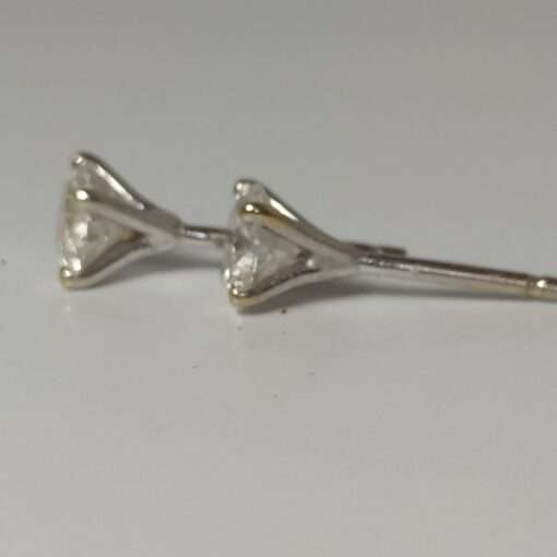 1.00ctw diamond stud earrings side view