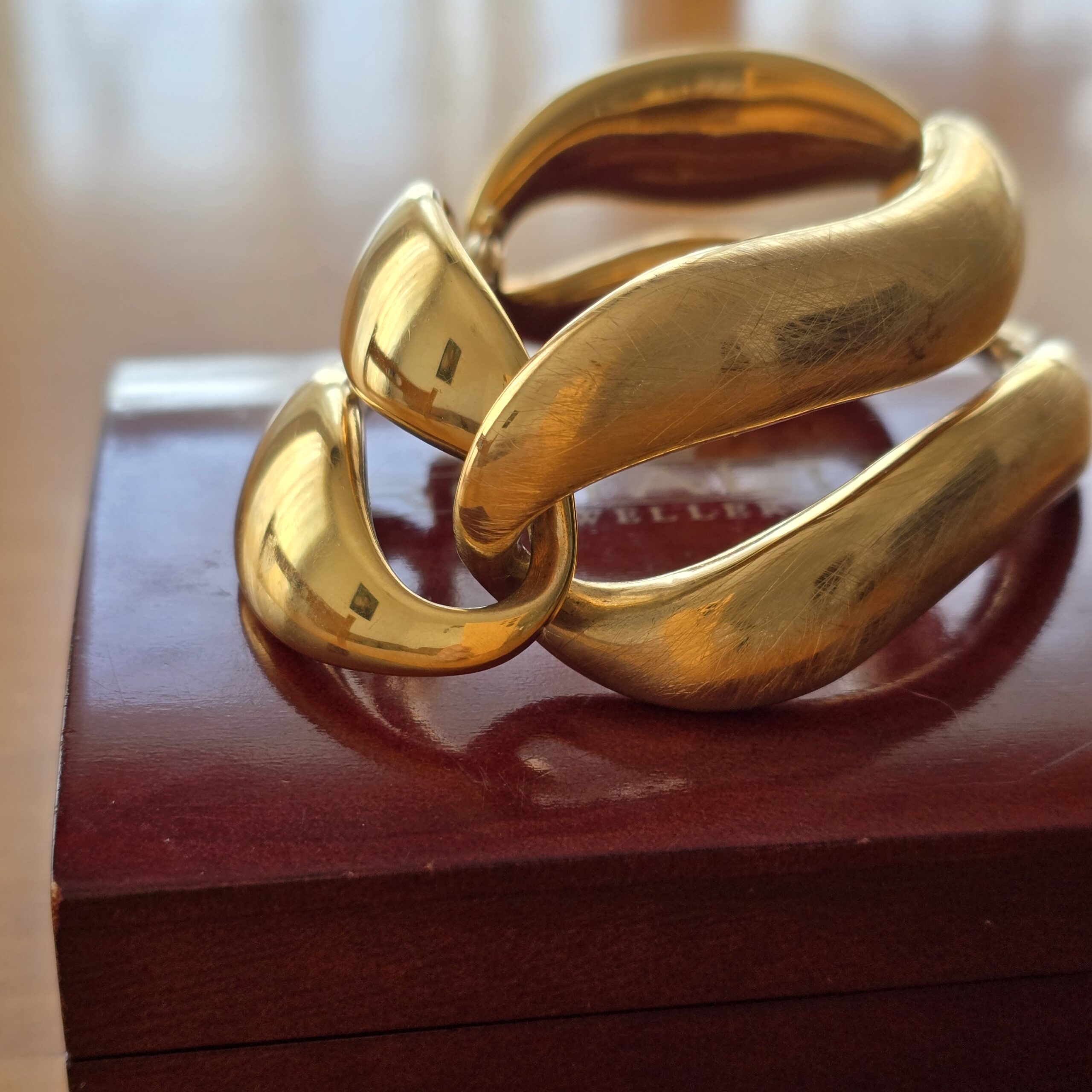 Luxury Statement Jewelry: Vintage Italian 14K Yellow Gold Bold Link Bracelet (30g) - Image 3