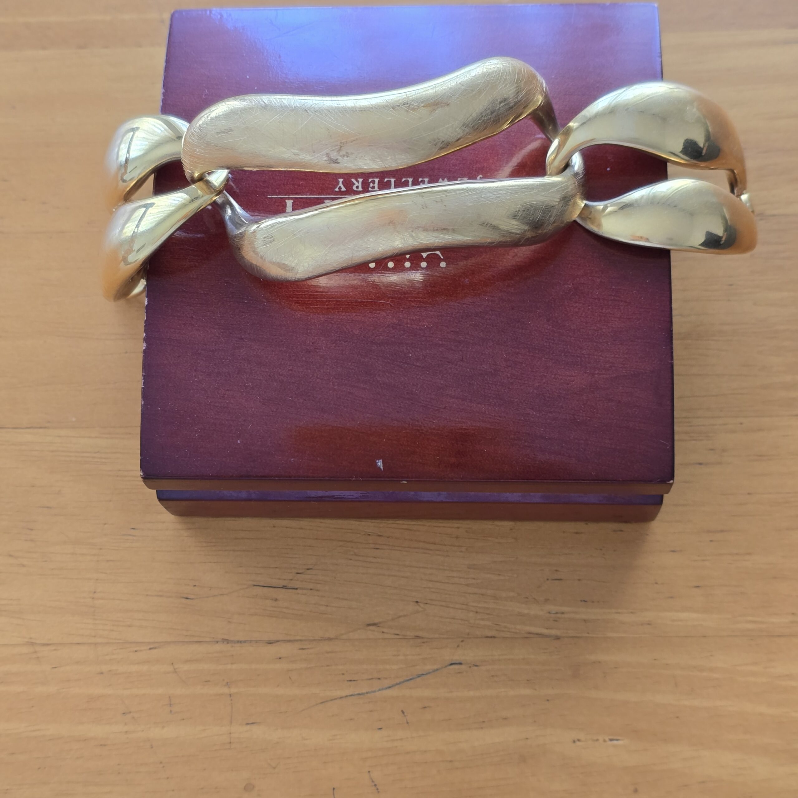 Luxury Statement Jewelry: Vintage Italian 14K Yellow Gold Bold Link Bracelet (30g) - Image 2