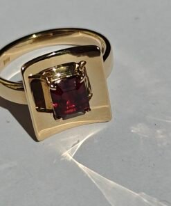 Alternative view of Golden ring 14K with garnet